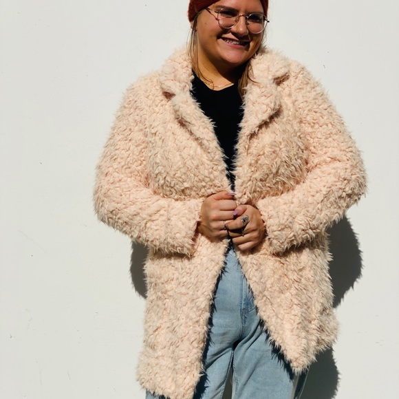 🌸LAST-MEDIUM🌸Blush Shaggy Faux Shearling Coat - Picture 4 of 9